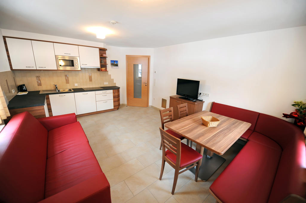 Apartments Restaurant Rusctlea Selva di Val Gardena Room photo