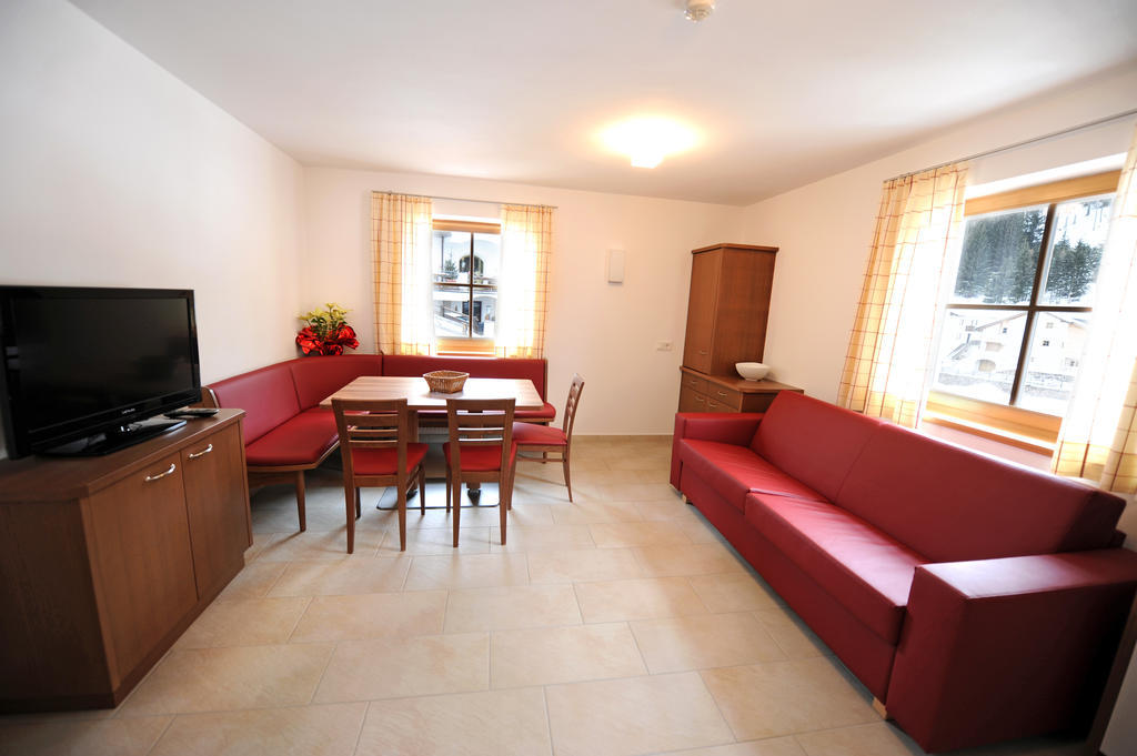 Apartments Restaurant Rusctlea Selva di Val Gardena Room photo
